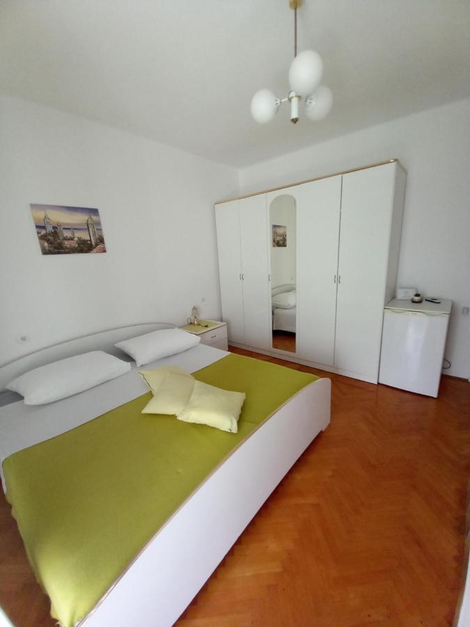Bed and Breakfast Sobe Sotic Rab Town Exterior foto