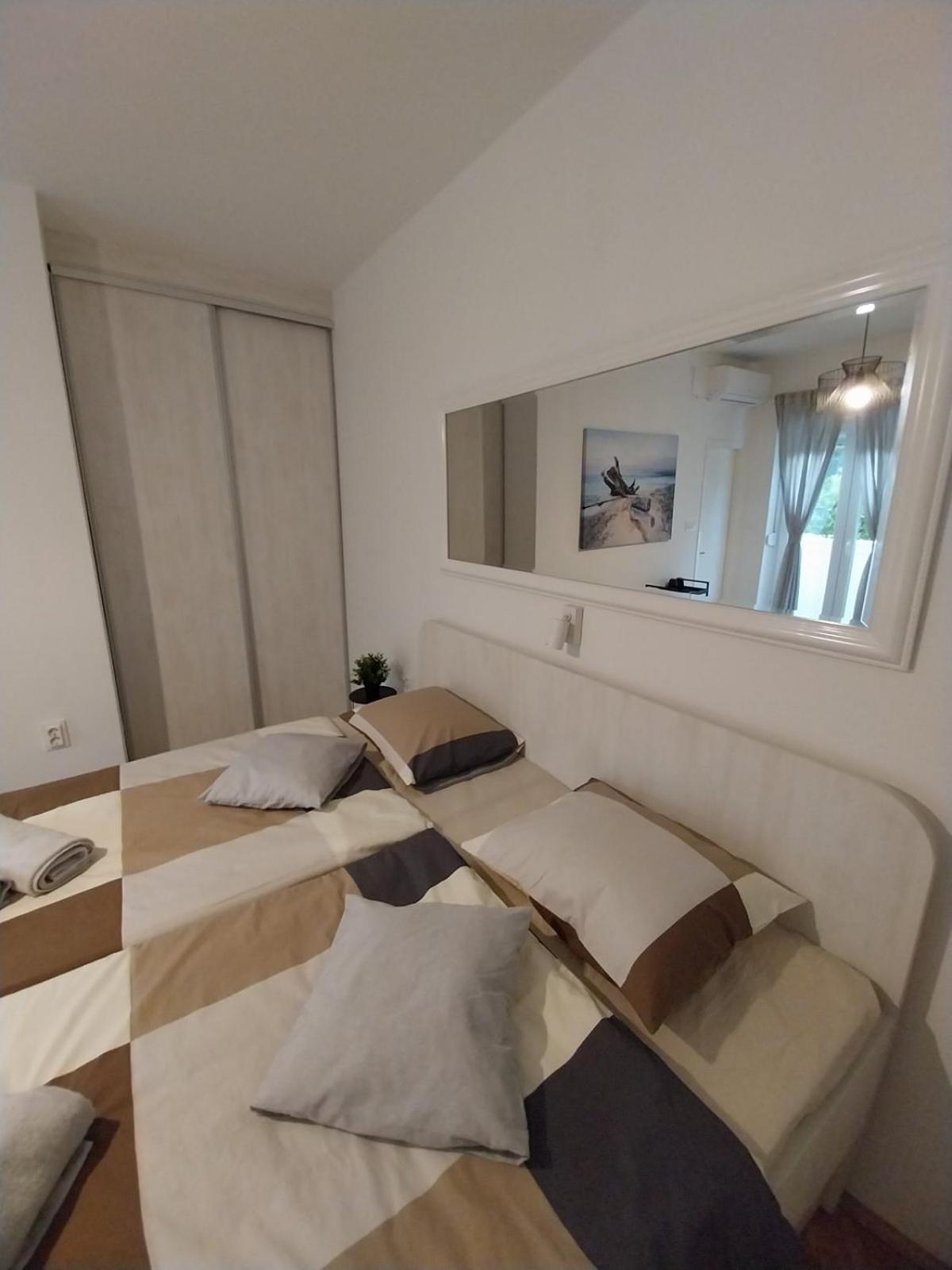 Bed and Breakfast Sobe Sotic Rab Town Exterior foto